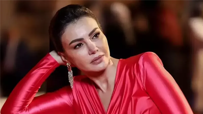 «قلبك يغلي وأفعالك باردة».. دينا فؤاد تثير قلق جمهوها برسالة غريبة