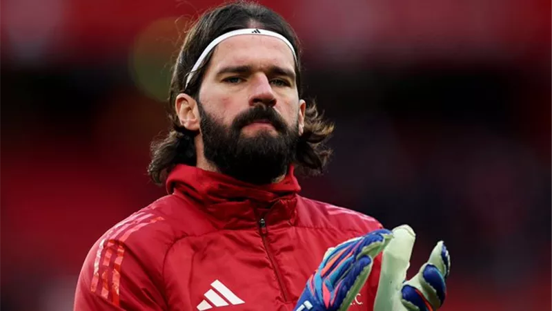 ليفربول يفقد أليسون أمام برايتون والبرازيل تستدعي هوجو سوزا