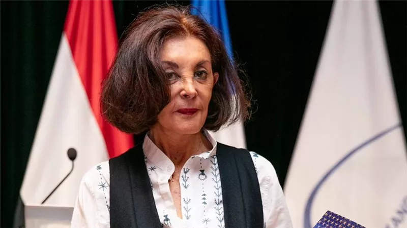 الفرنسية كلودين لو تورنور تصدر كتابها عن ذكاء الإنسان 