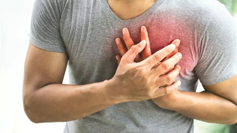 «معتقدات خاطئة».. هل يمكن أن يصاب الشباب بنوبة قلبية؟