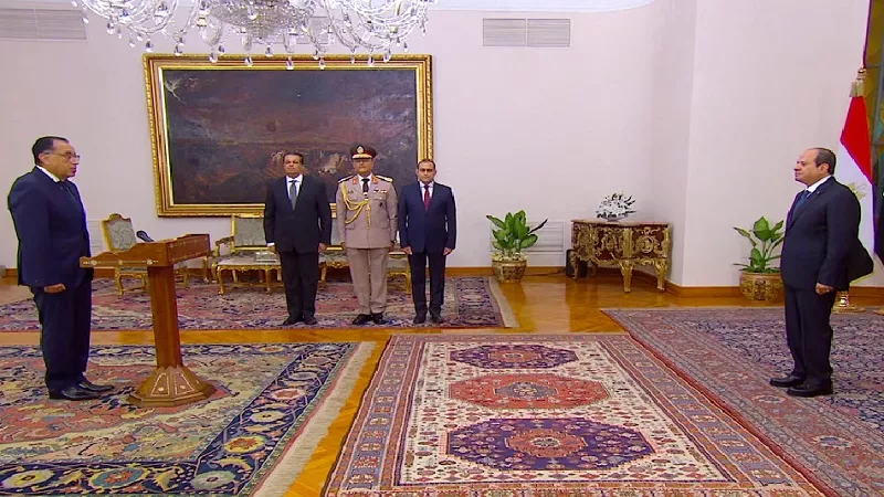 عبد العزيز: التعديل الوزاري يعكس تركيز الدولة على الاقتصاد والخدمات|فيديو