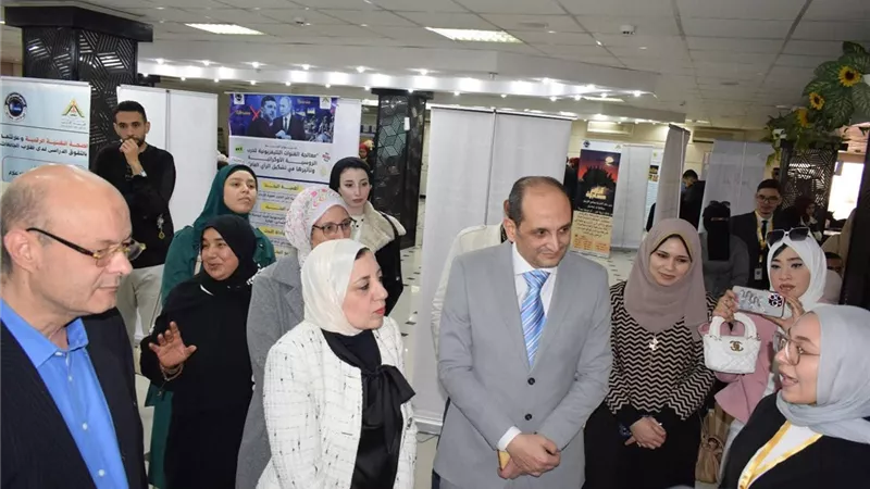 نائب رئيس جامعة بنها تفتتح المؤتمر الطلابي السنوي الثاني لكلية الآداب