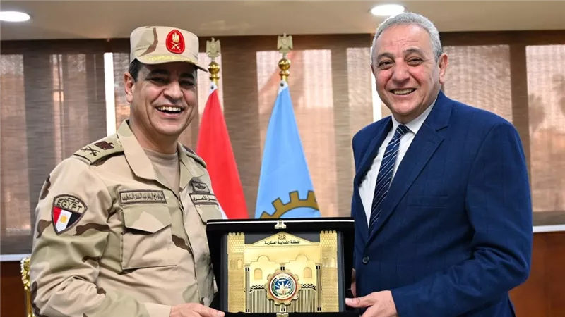 محافظ الغربية يستقبل قائد المنطقة الشمالية ويناقشان سبل تعزيز التعاون