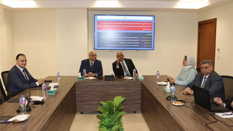 محافظ القليوبية يبحث تطوير الواجهات المطلة على الطريق الدائري 