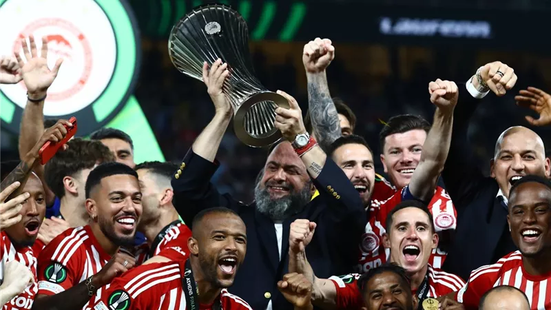 أولمبياكوس اليوناني يتحرك لحماية كنزه المغربي من أطماع أوروبا