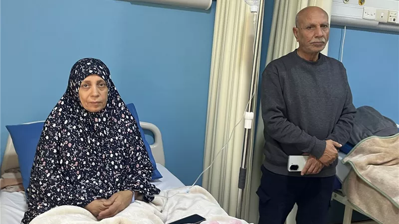 محافظ شمال سيناء يزور المصابين والمرضى الفلسطينيين في مستشفى العريش