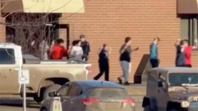 عائلة المشتبه به في حادث إطلاق النار في إحدى مدارس كندا تكشف هويته