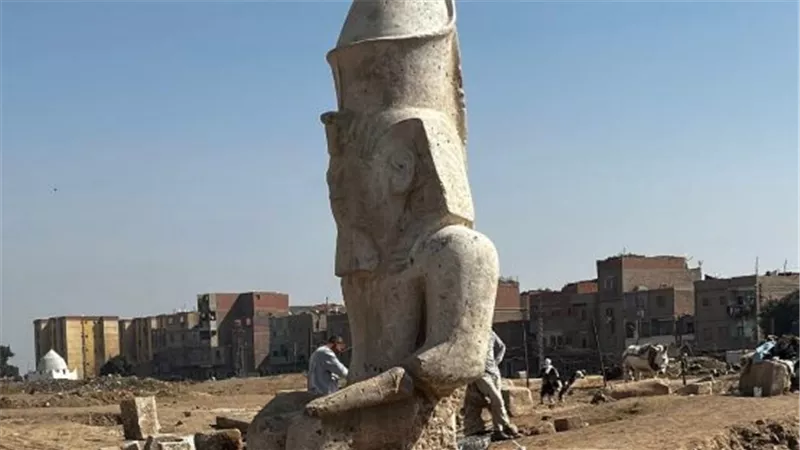  الانتهاء من أعمال ترميم تمثال الملك رمسيس الثاني بمنطقة الأشمونين بالمنيا