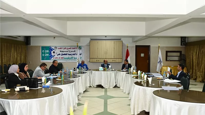 الدكتور المنشاوي يترأس اجتماع مجلس إدارة نادي جامعة أسيوط الجديد