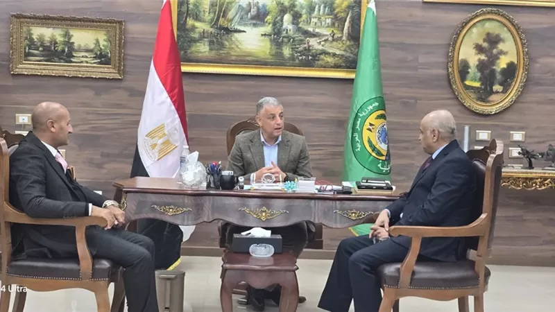 محافظ الإسماعيلية يستقبل رئيس مصنع «إندستريال هاوس» ويؤكد دعمه للاستثمار 