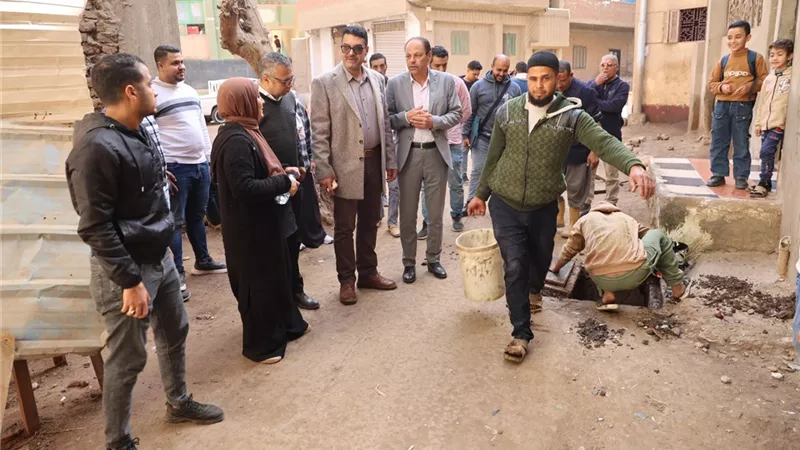 جولة ميدانية لرئيس مياه القليوبية لمتابعة تسليم وصلات الصرف الصحي بالقشيش