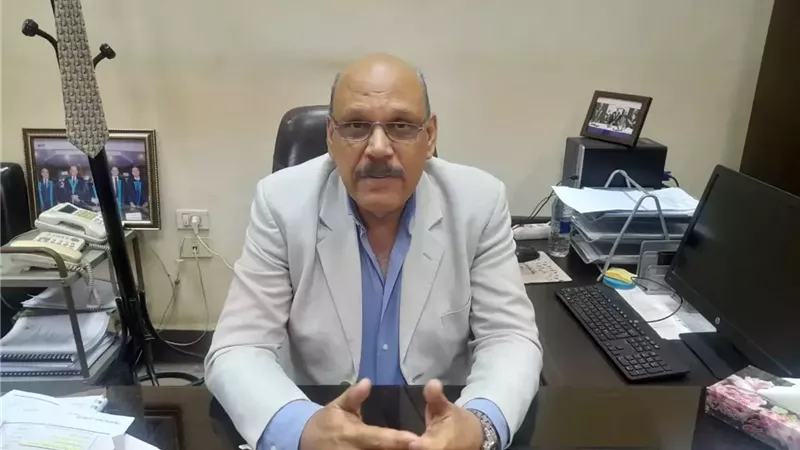 خبير اقتصادي يتوقع اتجاه البنك المركزي لخفص سعر الفائدة 1%|خاص