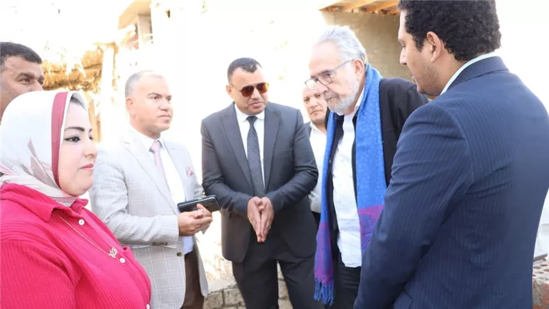 رئيس مياه الفيوم والمقرر الأممي يزوران أسر طامية المستفيدة من القرض الدوار
