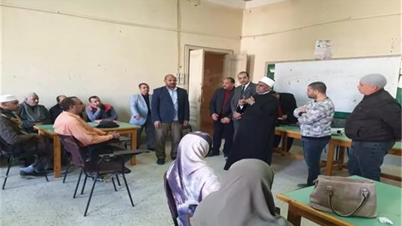 «المعاهد الأزهرية» يتابع العملية التعليمية واختبارات الوظائف بالمنيا
