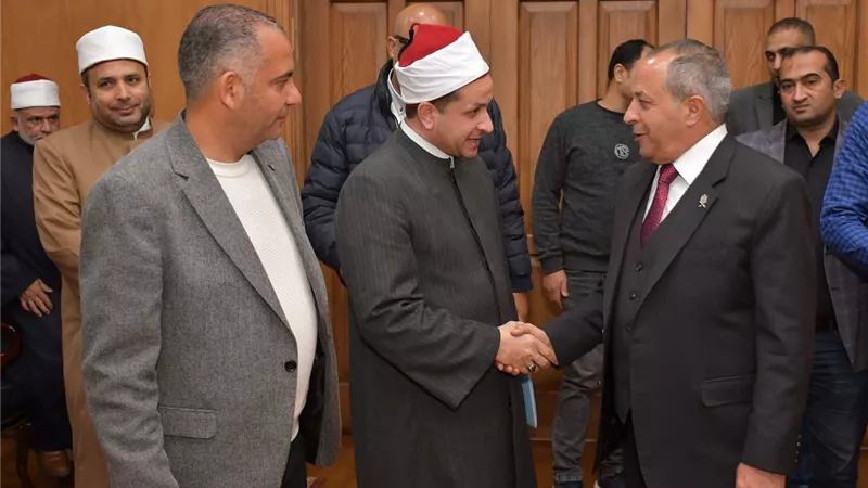 محافظ بورسعيد يعقد اجتماعًا موسعًا لمتابعة الاستعدادات لشهر رمضان