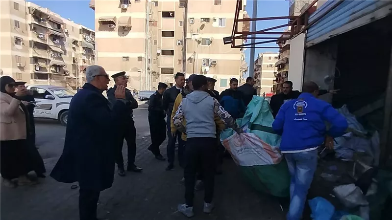 حملة مكبرة على النباشين وفارزي القمامة لمنع انتشارهم ببورسعيد