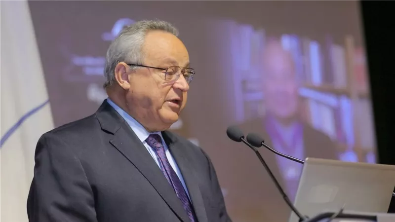 أحمد زايد يهنئ 3 وزراء جدد ضمن مجلس أمناء مكتبة الإسكندرية
