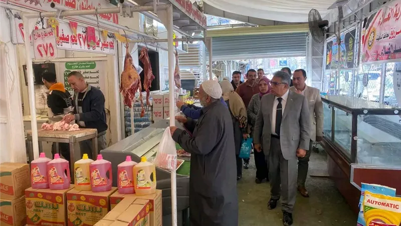 محافظ الدقهلية يتفقد المعرض الدائم للسلع الغذائية بحي شرق المنصورة