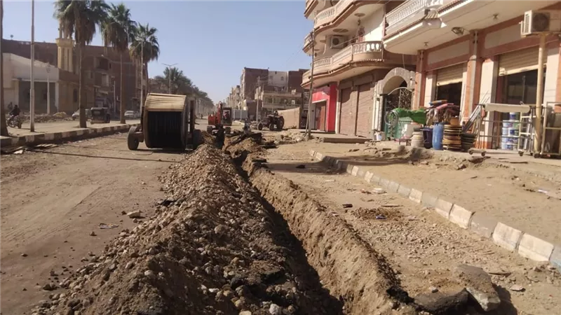 مديرية الطرق والنقل تواصل تنفيذ أعمال تطوير ورصف طرق بمدينة فايد