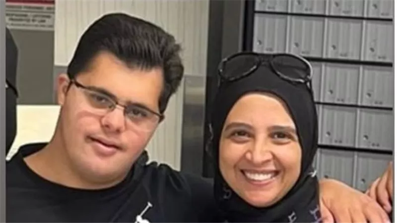 «ربنا مديك نور خاص».. حنان ترك تدعم شاب من ذوي الهمم في«عرض وطلب»