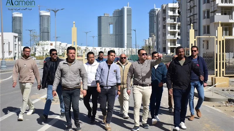 رئيس العلمين الجديدة يتفقد المشروعات ويوجه بسرعة التنفيذ بالمواقع الحيوية