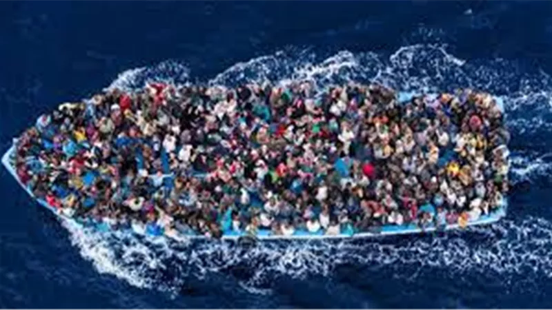 انطلاقًا من ليبيا.. وصول قارب يقل حوالي 40 مهاجرًا إلى جزيرة كريت 