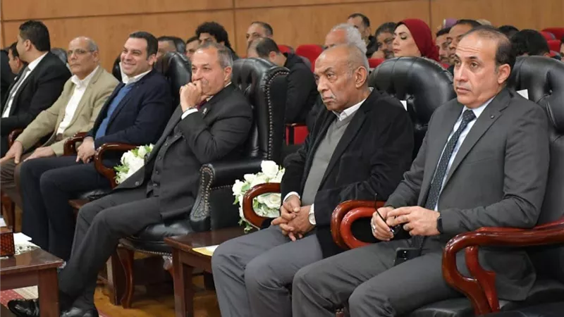 محافظ بورسعيد يكرم أبطال فريق الهوكي بنادي بورفؤاد الرياضي لكأس إفريقيا 