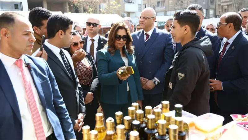 وزيرا التموين والتنمية المحلية يفتتحان معرض «كنوز مطروح» ببنها