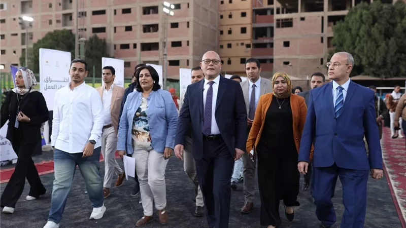مشروع وحدات التضامن بالجامعات ينظم ملتقى توظيف في جامعة سوهاج
