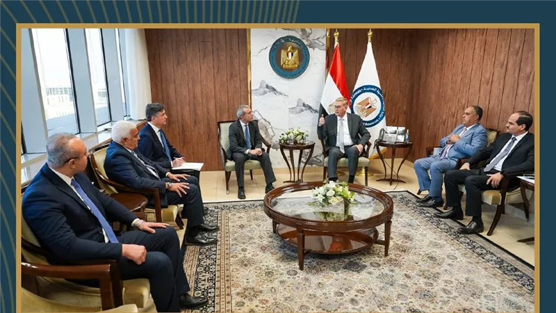 وزير البترول يبحث مع إيني خطط زيادة الإنتاج وتسريع ربط حقل كرونوس 