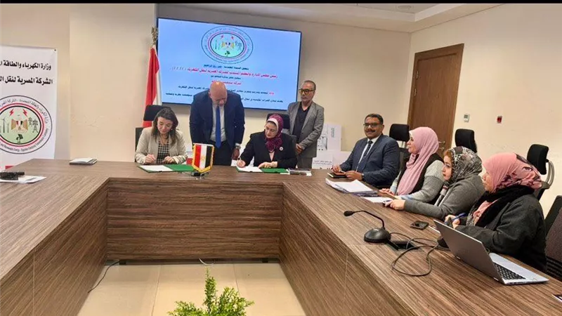 المصرية لنقل الكهرباء توقّع اتفاقية مع سيمنس إنرجي لتطوير منظومة السلامة 