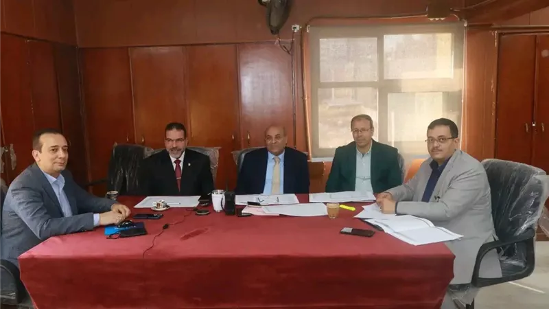 وزير التعليم يناقش مشكلة الفترات المسائية بالمدارس الابتدائية