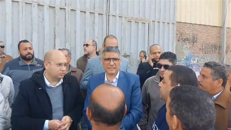 محافظ الجيزة يتفقد جهود تطهير مصرف رشاح أبو عوض بالهرم