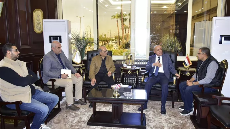 رئيس «القابضة للمياه» يتابع مشروعات حياة كريمة بالأقصر