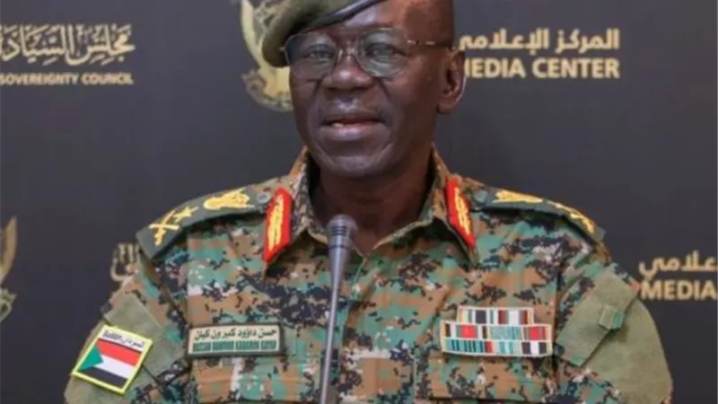 وزير الدفاع السوداني ينفي استخدام قوافل الإغاثة لنقل الأسلحة