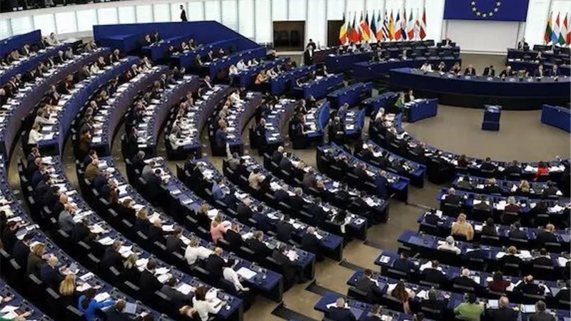 البرلمان الأوروبي يدعو لحماية الحقوق المدنية والتعليمية للأكراد بسوريا 