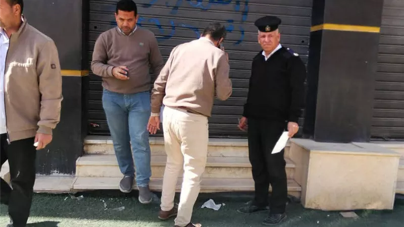 جهاز بني سويف الجديدة يفرض الانضباط ويغلق المحال المخالفة دون تهاون