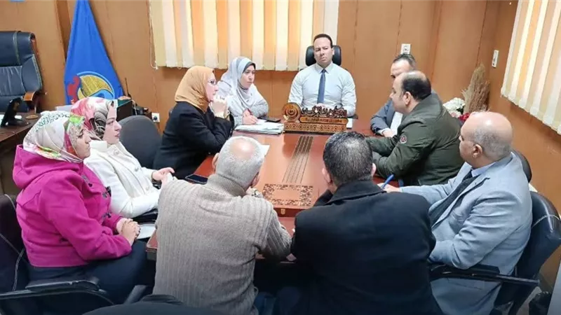 وكيل صحة البحيرة يرأس اجتماع لجنة الإشراف على النفايات الطبية 