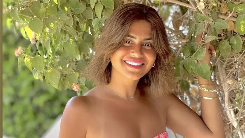 منة فضالي تمازح عمرو محمود ياسين في لوكيشن «وننسى اللي كان»| فيديو 