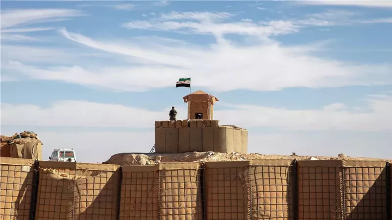 رغم انسحابها من قاعدة «النتف» في سوريا.. أمريكا تهدد داعش