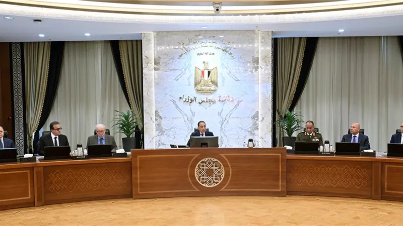 مدبولي يكشف أسباب دمج وزارتي التنمية المحلية والبيئة | فيديو 