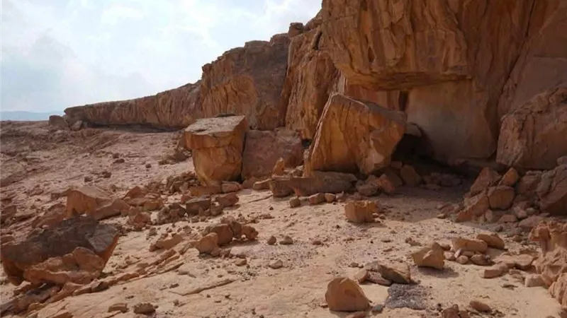 من فوق الرمال.. هضبة أم عِراك تروي أسرار 10 آلاف عام