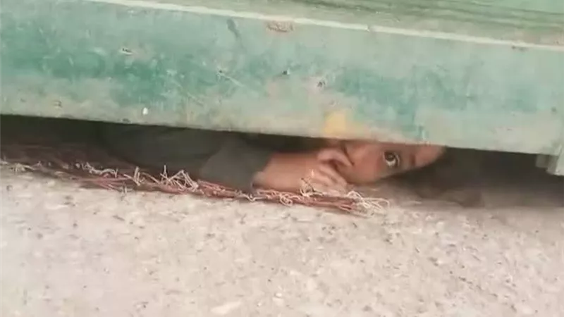 إنقاذ طفلة يتيمة محتجزة بمنزل في دمياط وإيداعها دار الرعاية 