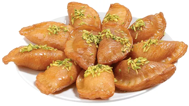كيف تستمتع بحلويات رمضان دون أن يزيد وزنك؟.. أخصائية تُجيب|فيديو
