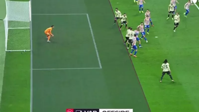 لجنة الحكام الإسبانية تكشف تفاصيل إلغاء هدف برشلونة أمام أتلتيكو مدريد