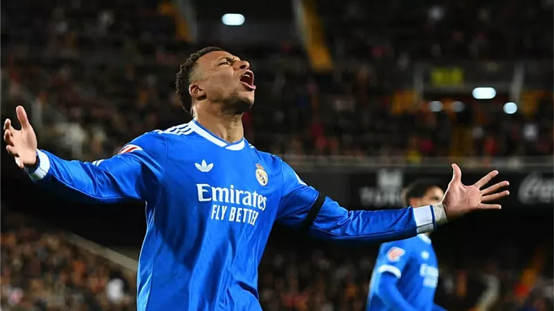 هل يغيب مبابي عن مواجهة سوسيداد في الليجا؟ ريال مدريد يتخذ قرارا صعبا