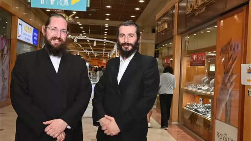 متشددون إسرائيلون يمنعون صور النساء والأغاني من مول تجاري