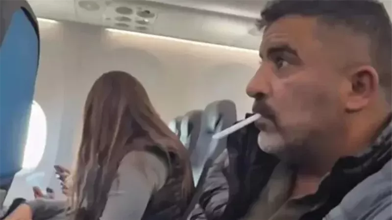 سيجارة تتسبب في منع مؤثر تركي من السفر لمدة عام
