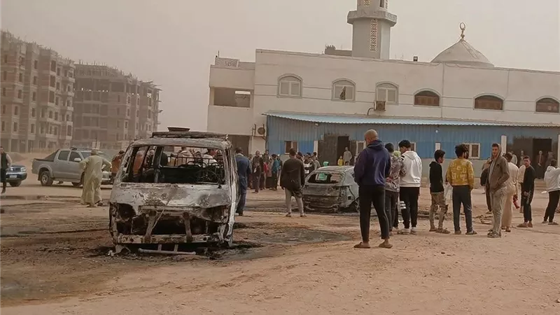 السيطرة على حريق في سيارتين بمدينة العاشر من رمضان 