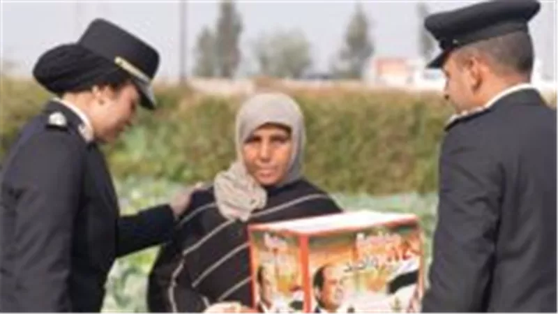 كلنا واحد في قلب الأحياء الجديدة.. مساعدات عينية من رجال الشرطة للأسر